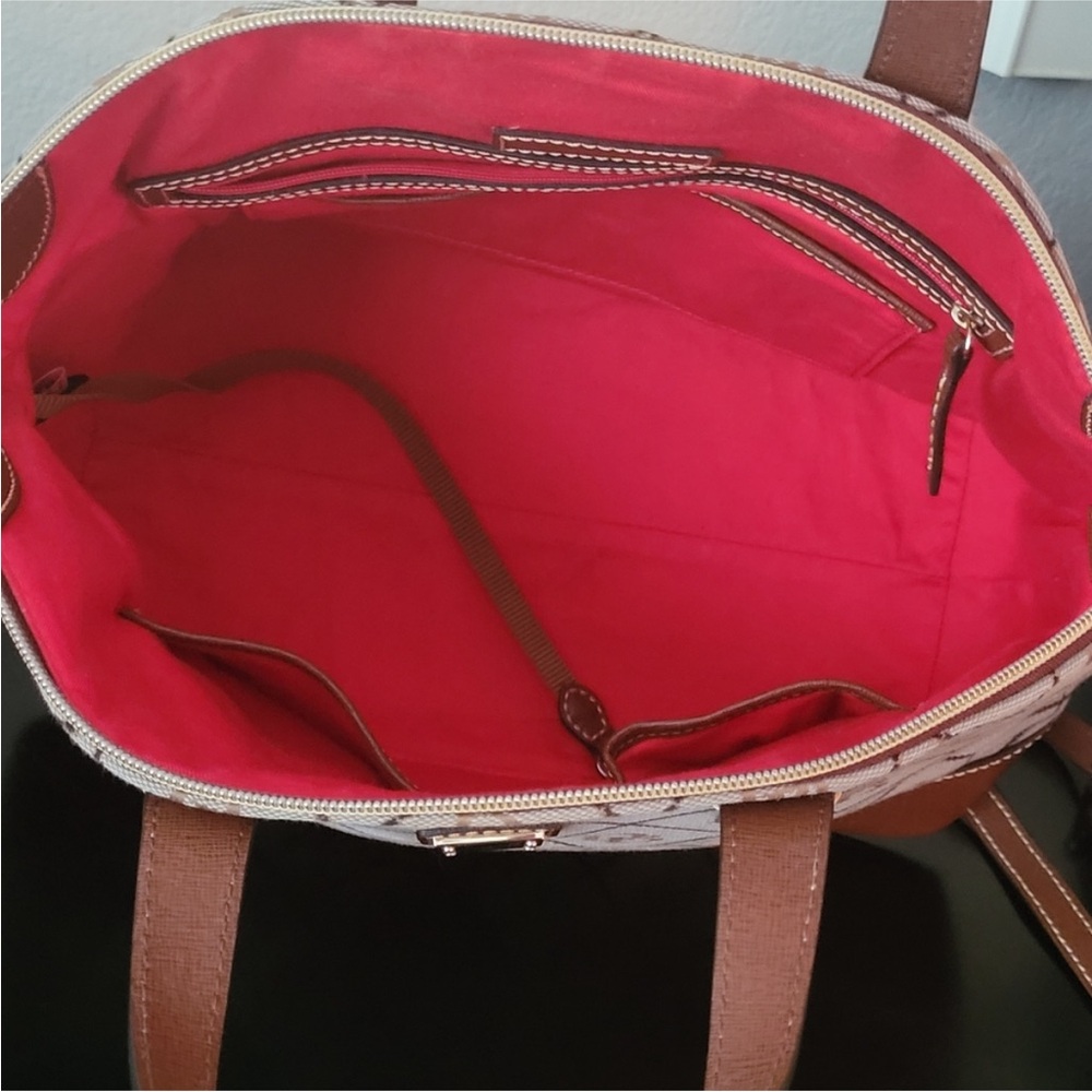 Dooney and Bourke Maxi Quilt Large
Gabriella EUC - Picture 15 of 16